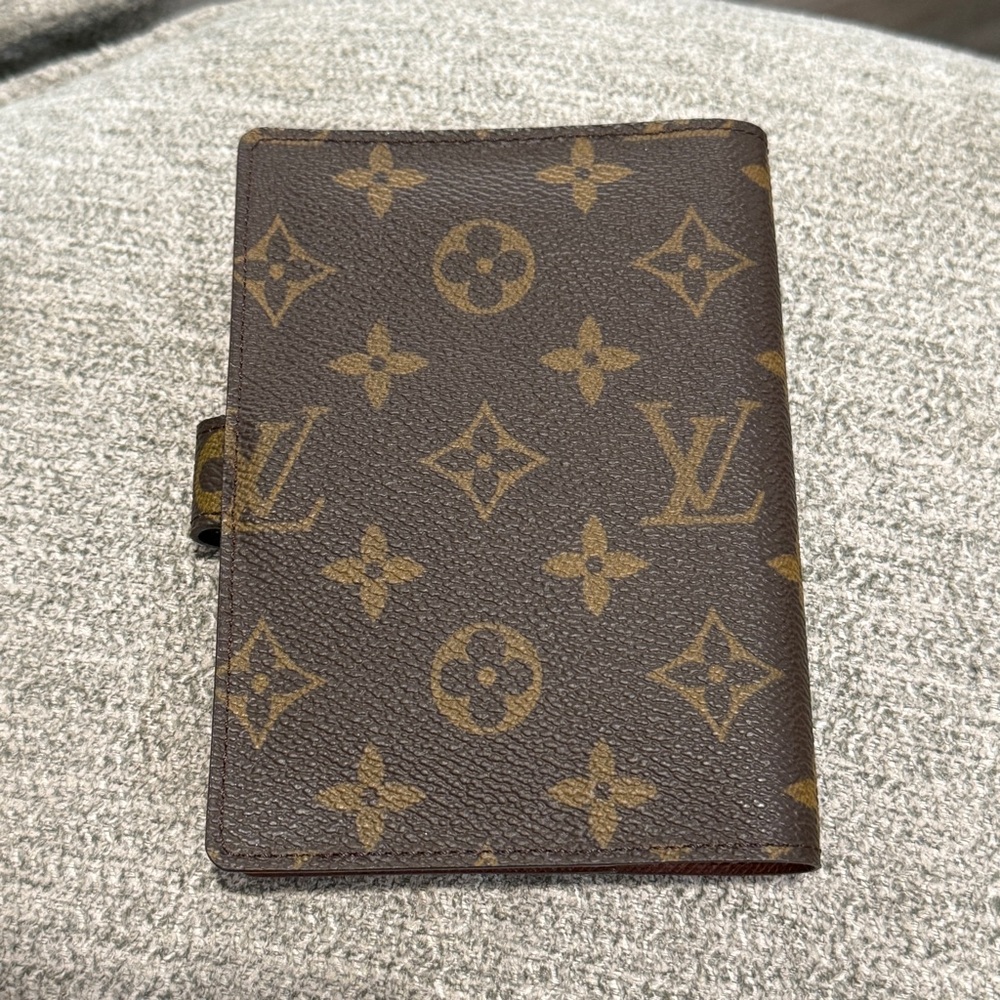 Louis Vuitton Monogram Agenda - Picture 2 of 11